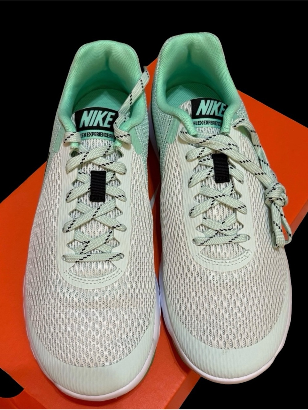 Nike Women's NIKE FLEX EXPERIENCE RN 5 Sz 9 NEW!